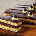 Te enseñamos paso a paso como cocinar esta increíble Tarta Ópera de chocolate y café