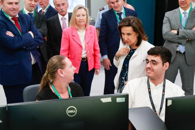 Robles visita la Oficina Conjunta Nacional del Programa NGWS/FCAS en Indra 1 Merca2.es Visita Margarita Robles imagen Merca2.es