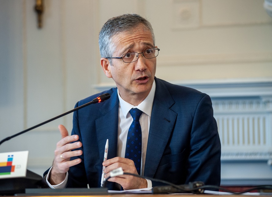 De Cos (BdE) se despreocupa del futuro Gobierno del PP