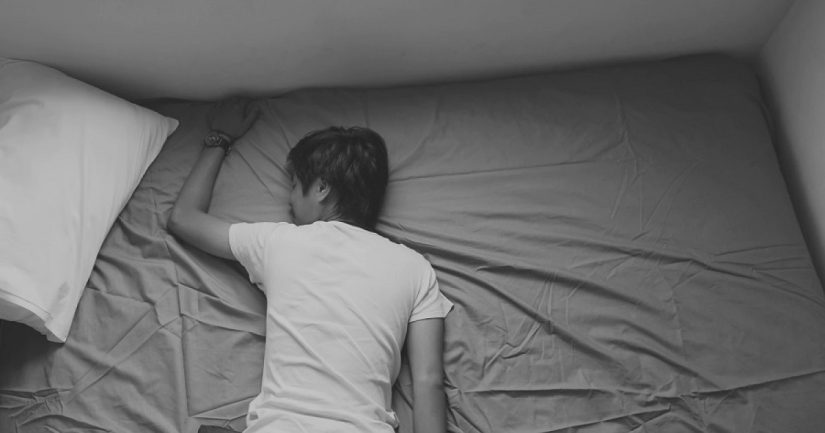 ¿En qué lado de la cama duermes? Este es su significado 7 Merca2.es El equilibrio de dormir en el centro de la cama