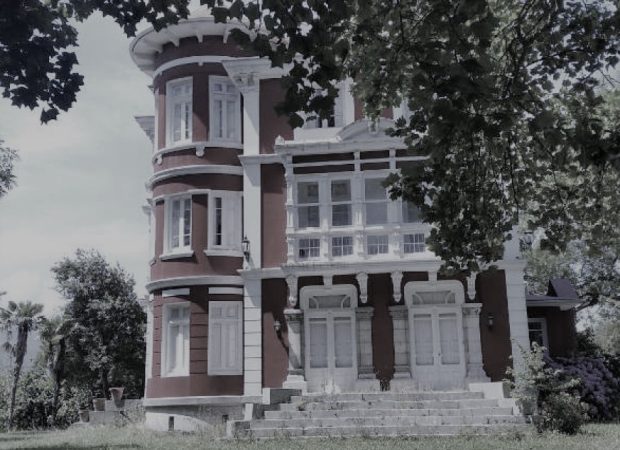 ¿Te acuerdas de la Casa Roja de la serie 'La Señora'? Pues podría ser tuya 43 Merca2.es colombres el tesoro asturiano que letizia quiso compartir con el rey felipe 1 Merca2.es