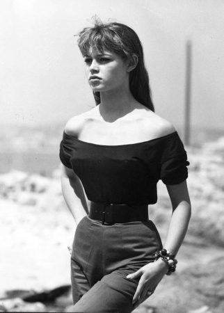 Alucina con el precio de este vestido de punto midi de rayas marineras y escote bardot de C&A 3 Merca2.es escote bardot Merca2.es
