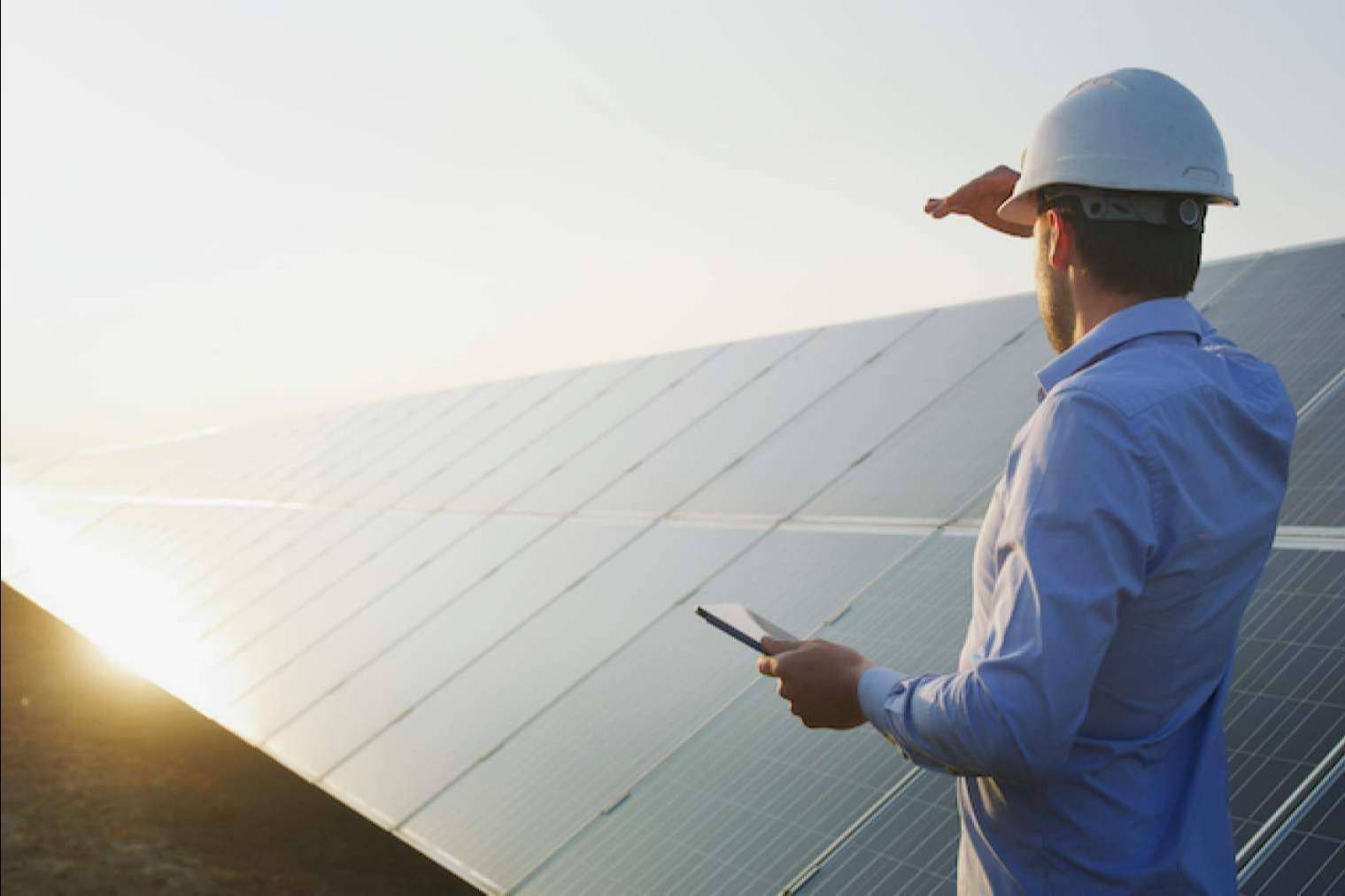 Autoconsumo industrial, ahorrar en la factura de luz de manos de profesionales del sector