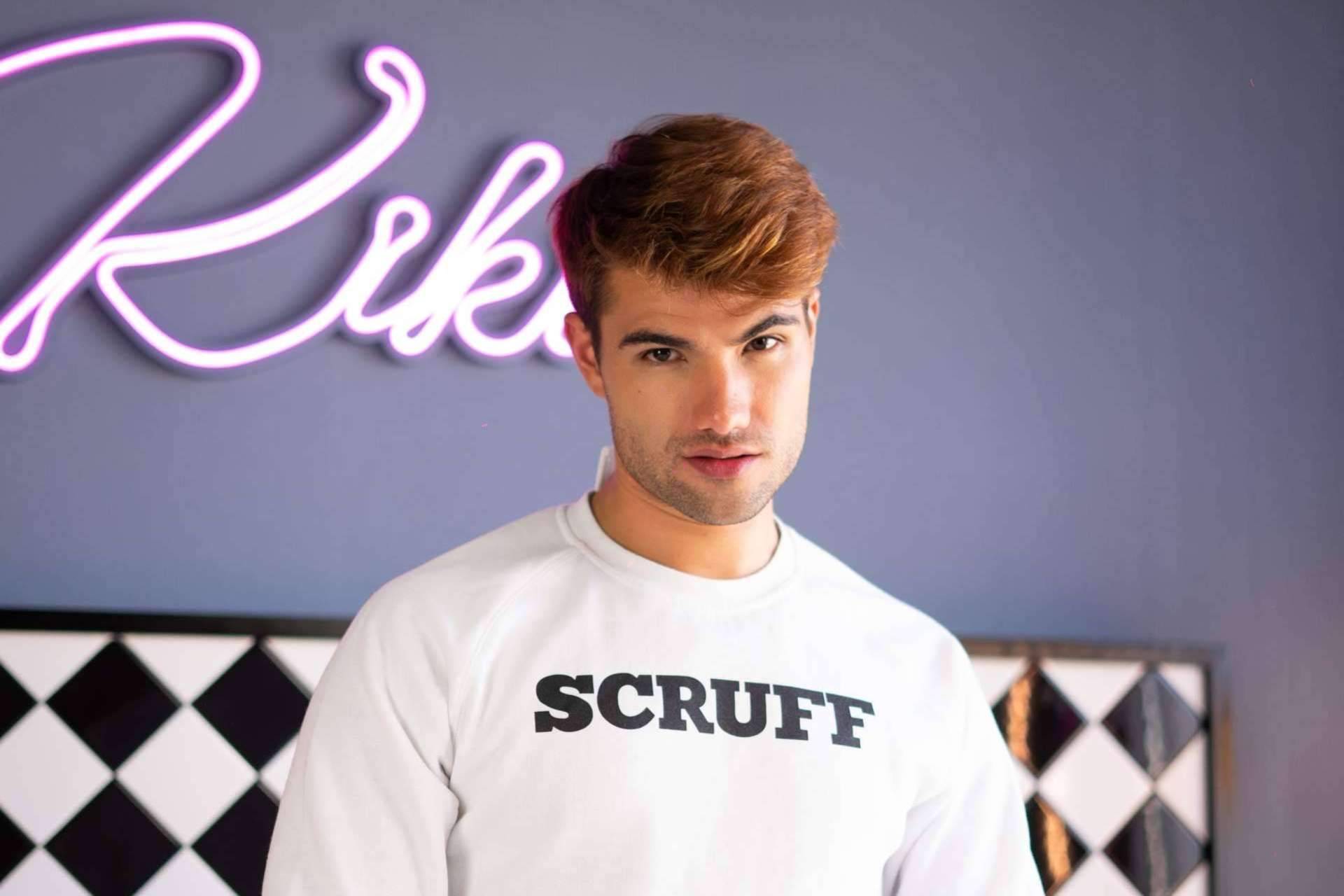 SCRUFF da la posibilidad de chatear en línea y organizar encuentros en persona con la comunidad LGTBQ+