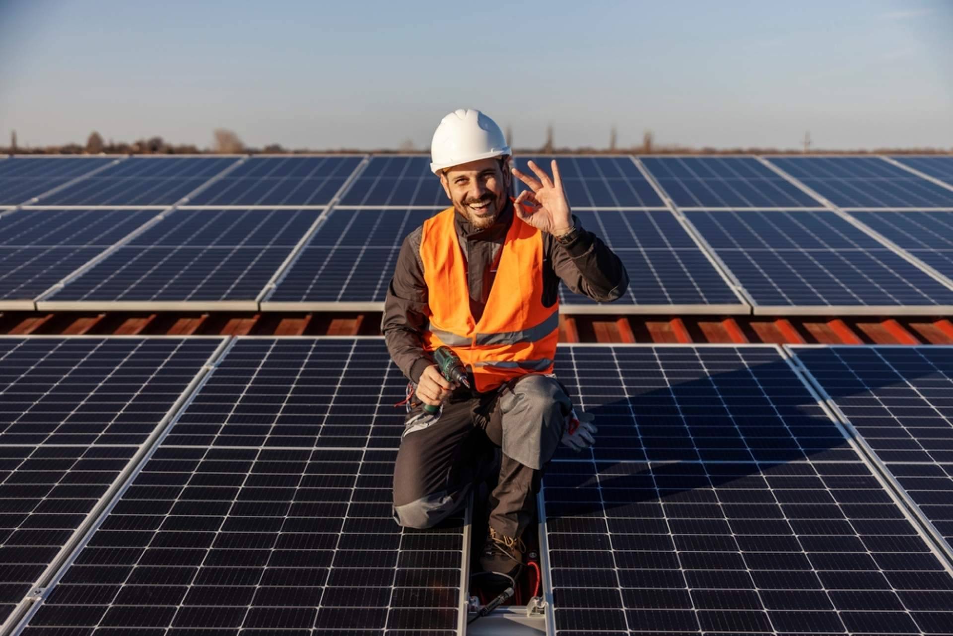 Cuánto se ahorra instalando placas solares en casa, con AmagiSolar