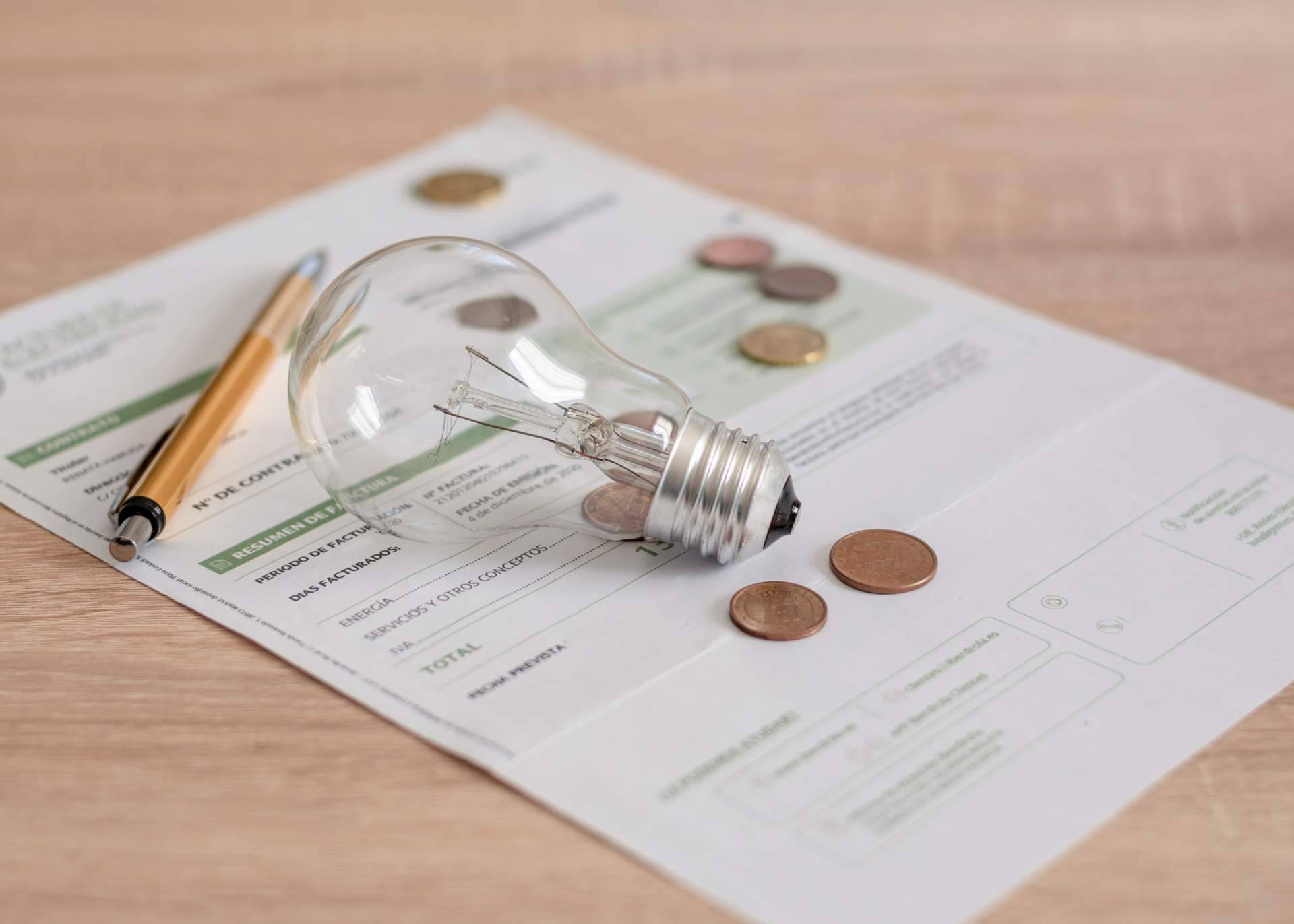 Ahorro en factura de luz y gas sin permanencia ni letra pequeña, gracias a Digital y Esencial