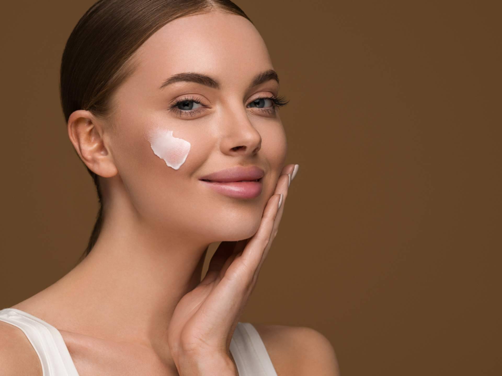 La crema CERAVE, disponible en la farmacia Laura Garín, garantiza máxima hidratación