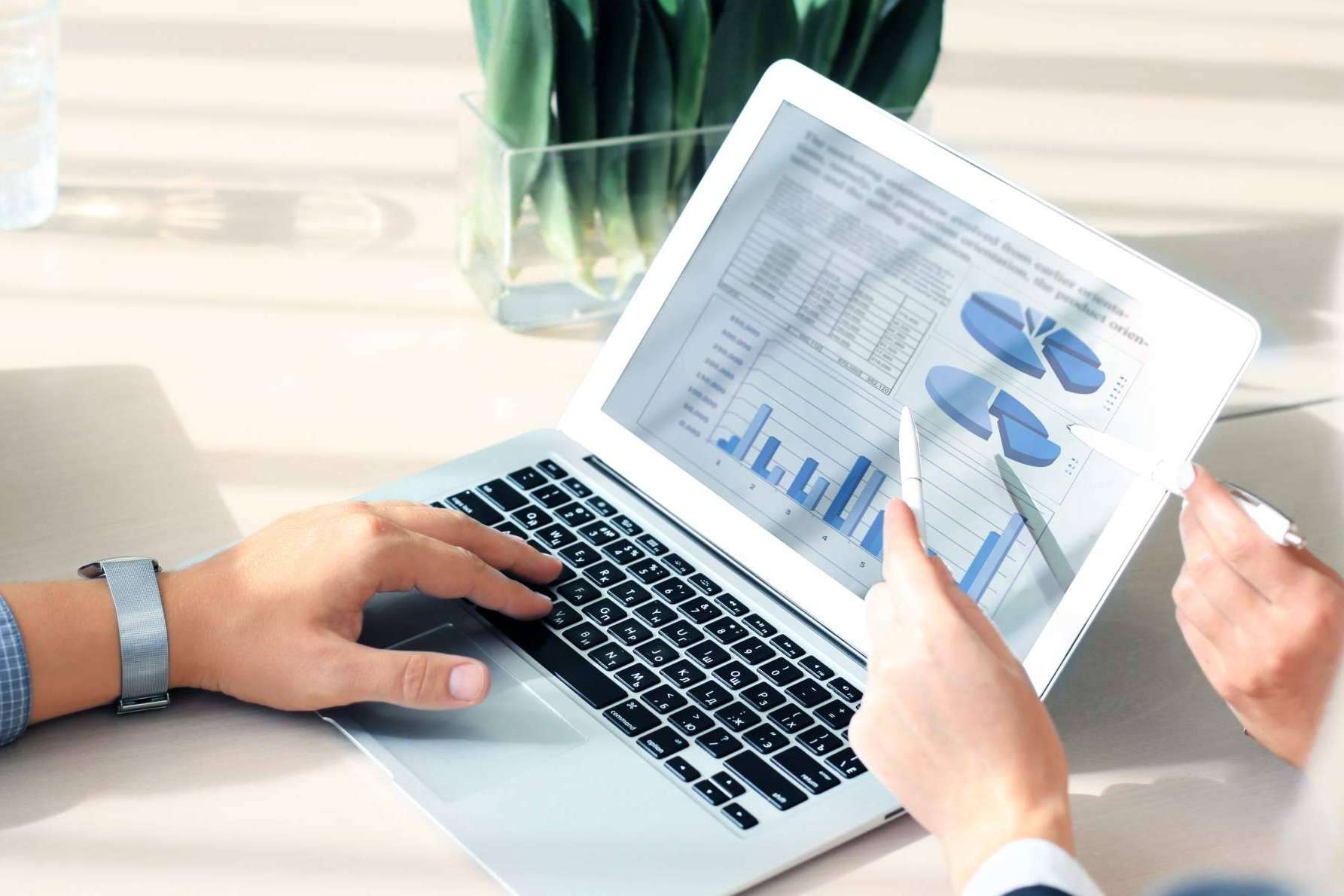 ¿En qué consiste el control sobre las cuentas bancarias y transferencias de los contribuyentes que realiza Hacienda?