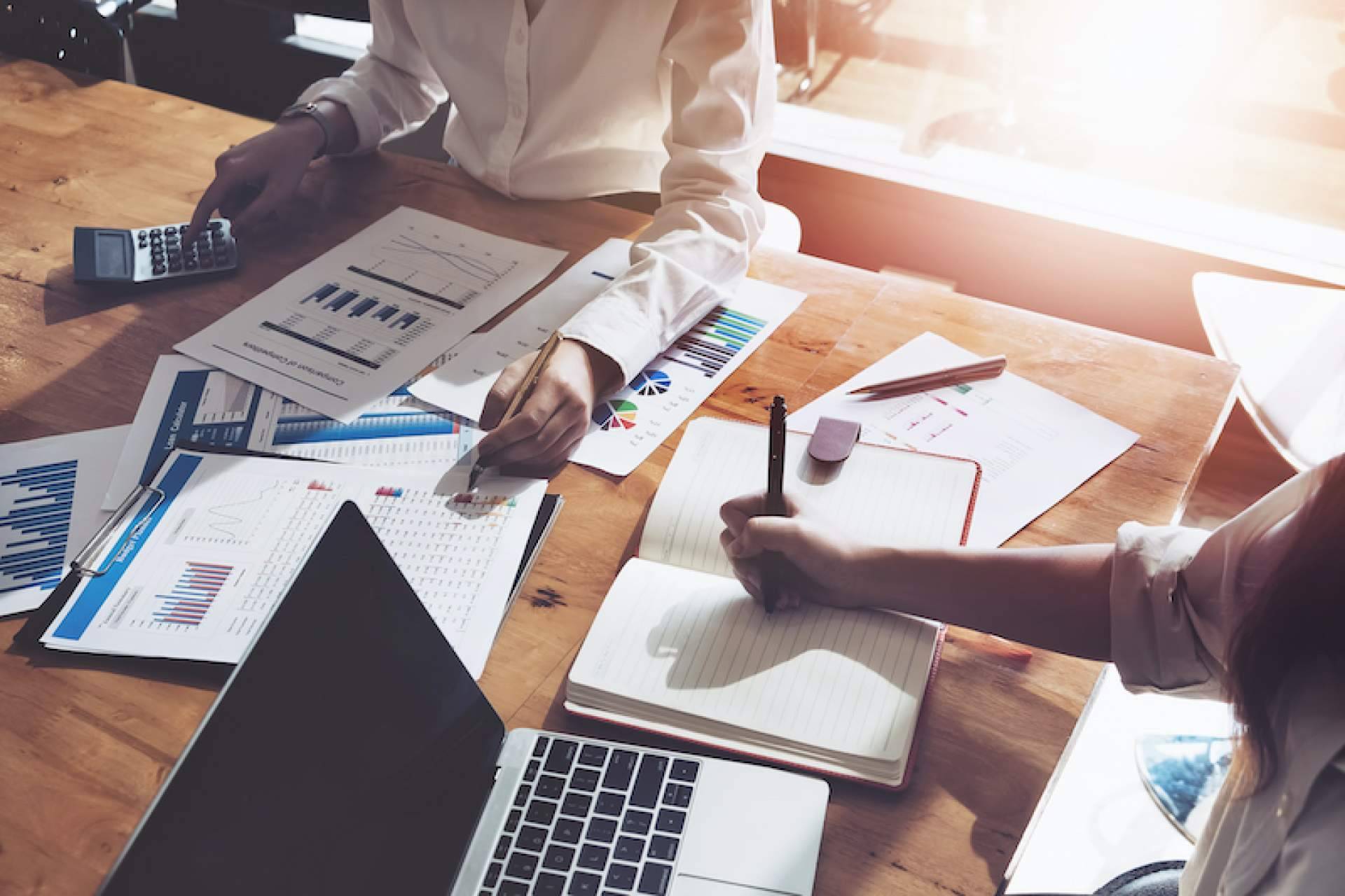 La gerencia de riesgos en empresas realizando una buena auditoría y acudiendo al mercado asegurador