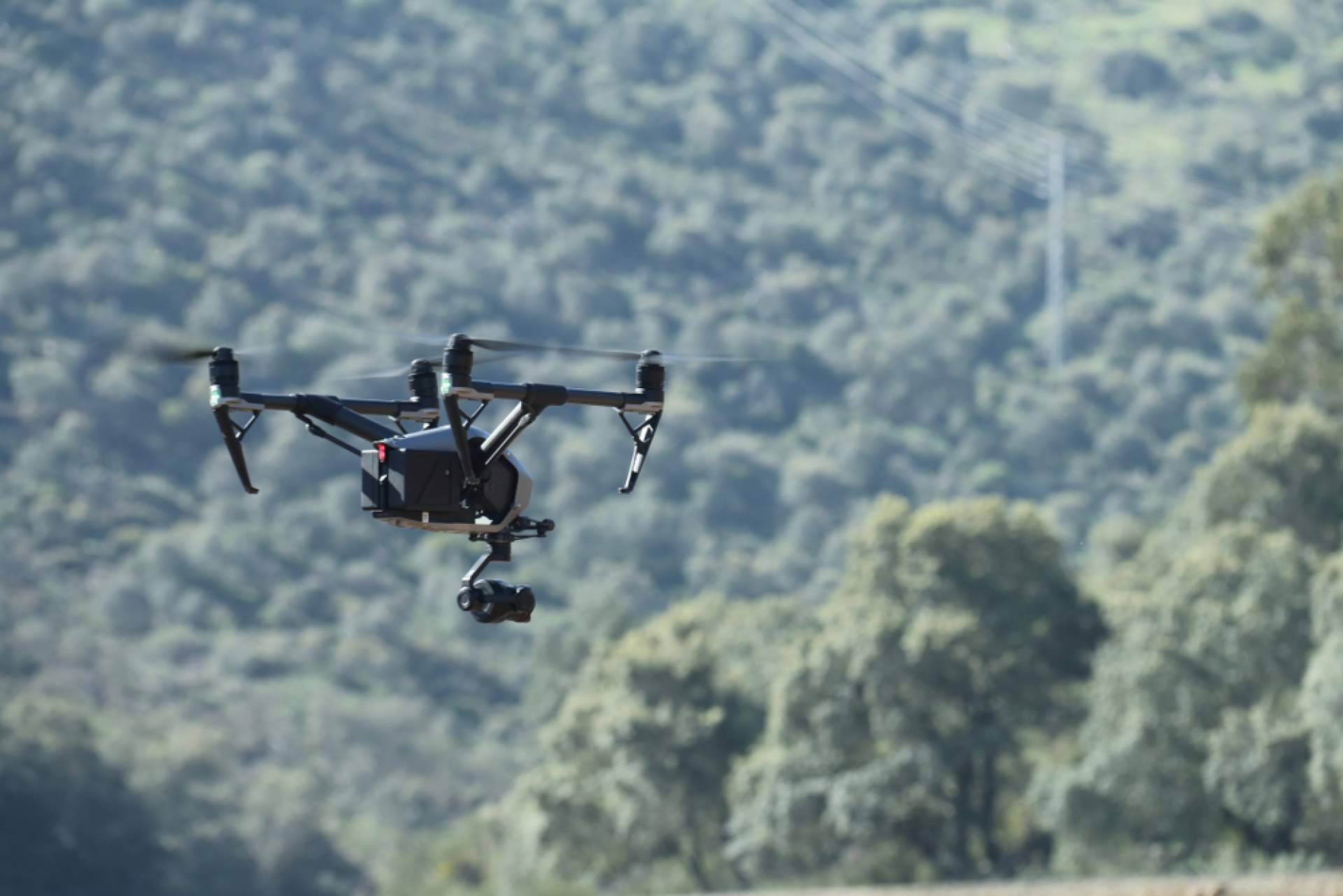 Proceso de obtención de licencias para el uso de drones, con What The Quad