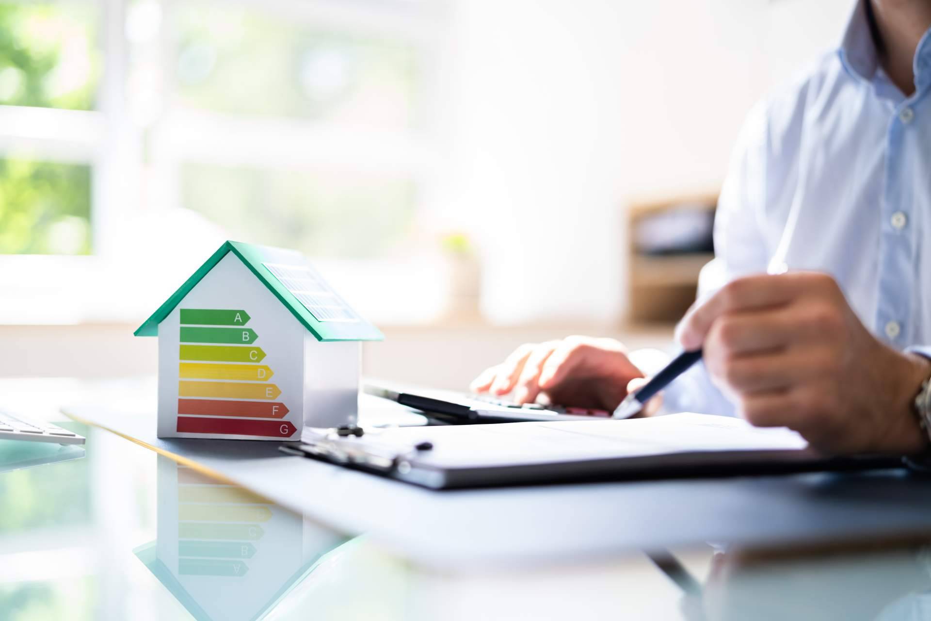 ¿Cómo una asesoría energética puede ayudar a las compañías a reducir sus costes energéticos?