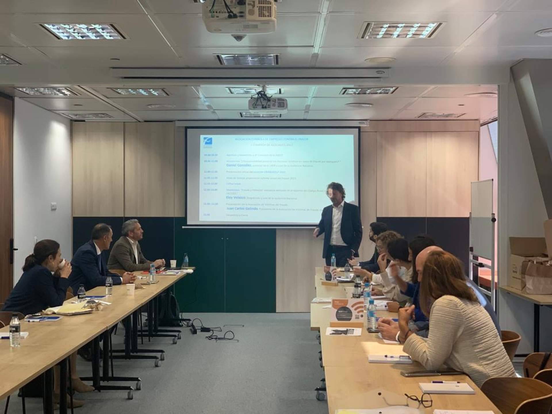 Colaboración entre la Asociación Española de Empresas contra el Fraude (AEECF) y UNIR para promover la formación y la investigación contra el fraude en la empresa