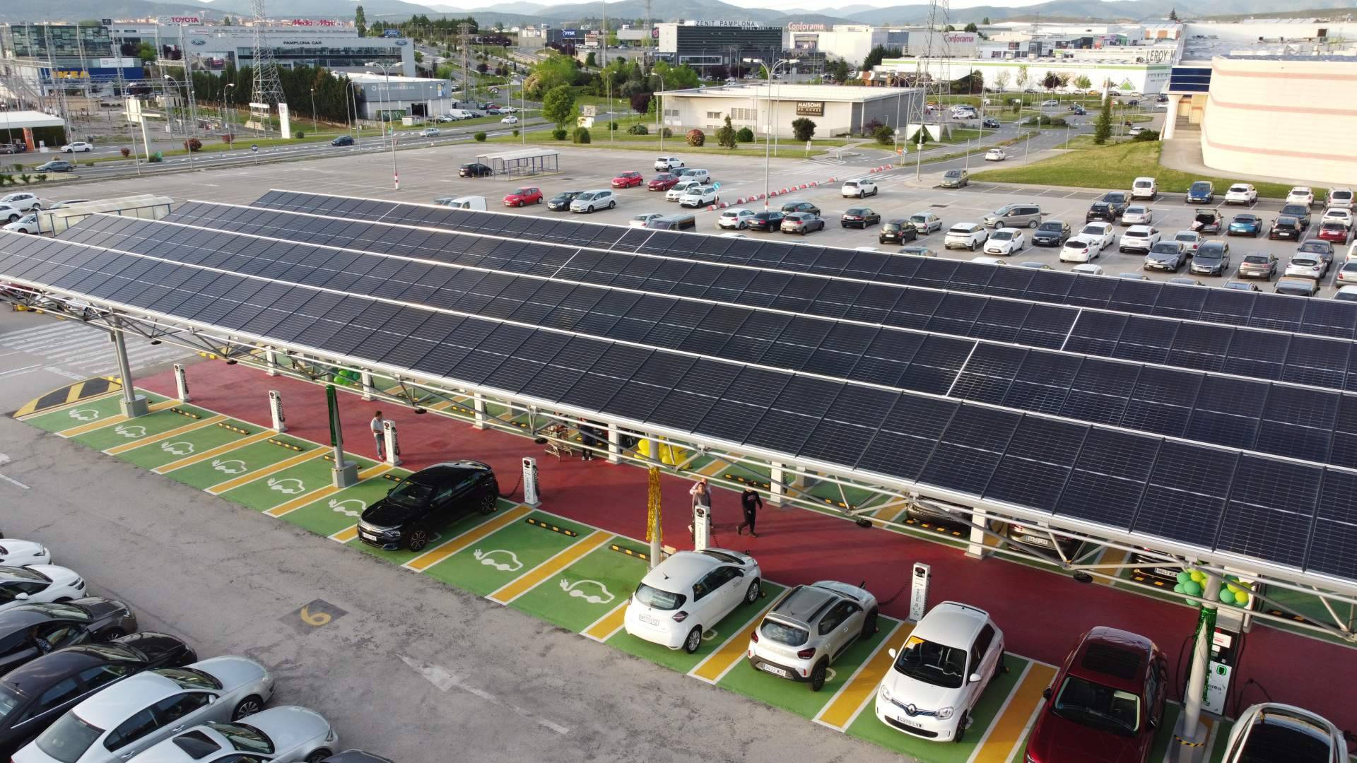 Etecnic inaugura 32 nuevos puntos de recarga para vehículos eléctricos en La Morea, Navarra