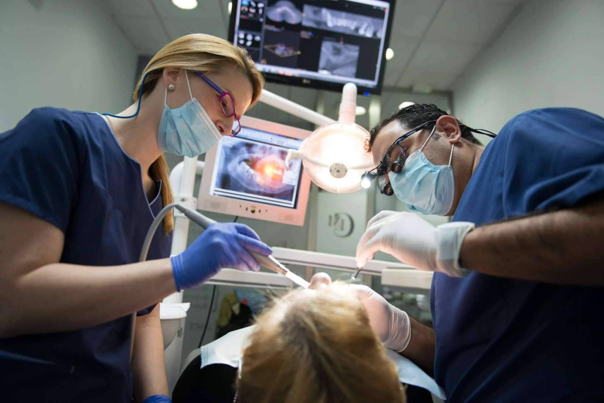 Todos los servicios de la clínica dental en Sevilla Dental Implantologie