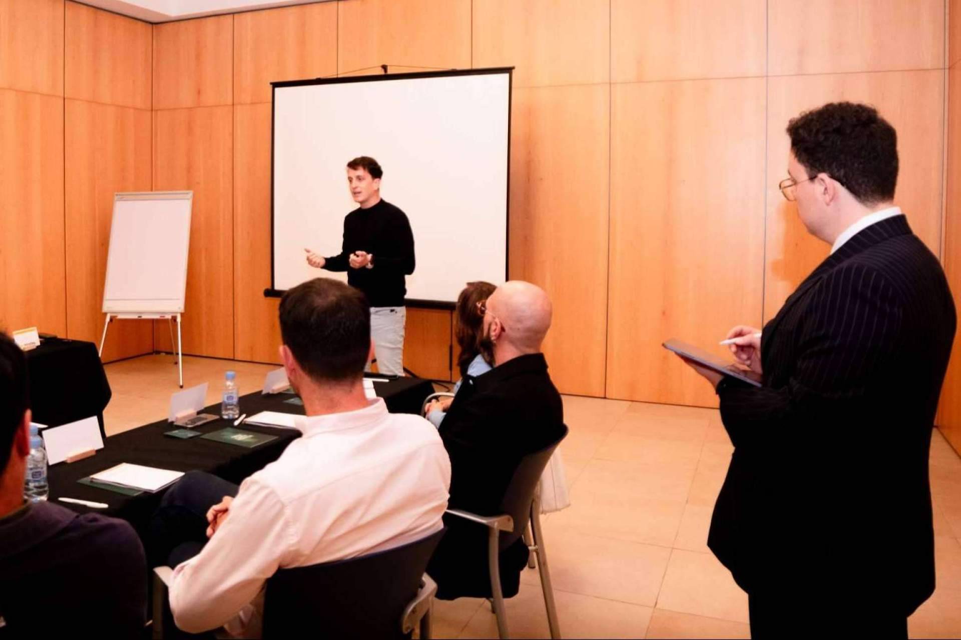 Formación individual a medida en el arte de la oratoria con el experto Fernando Miralles