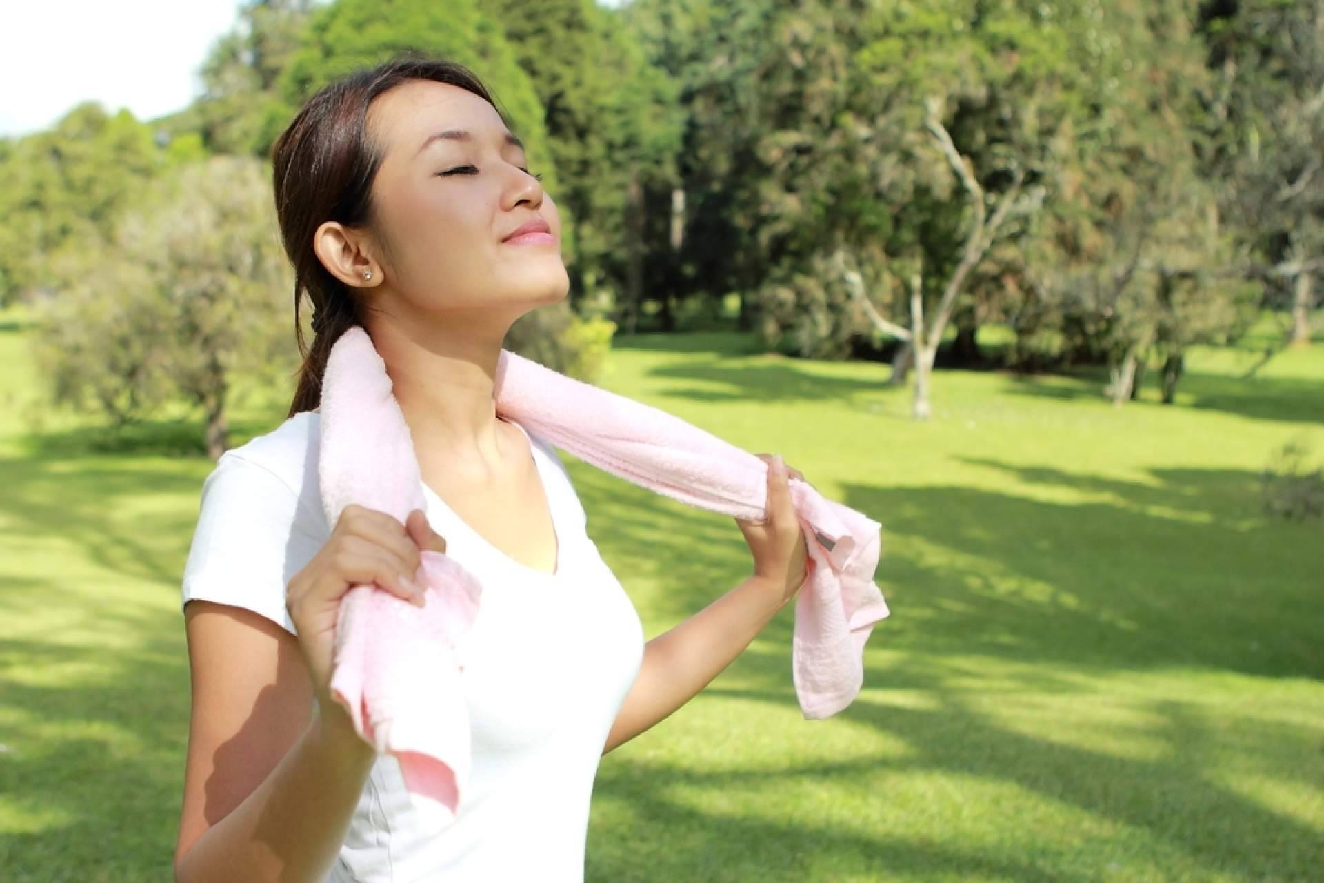 Hacer gimnasia pulmonar con AirPhysio, ideal para las personas con afecciones respiratorias