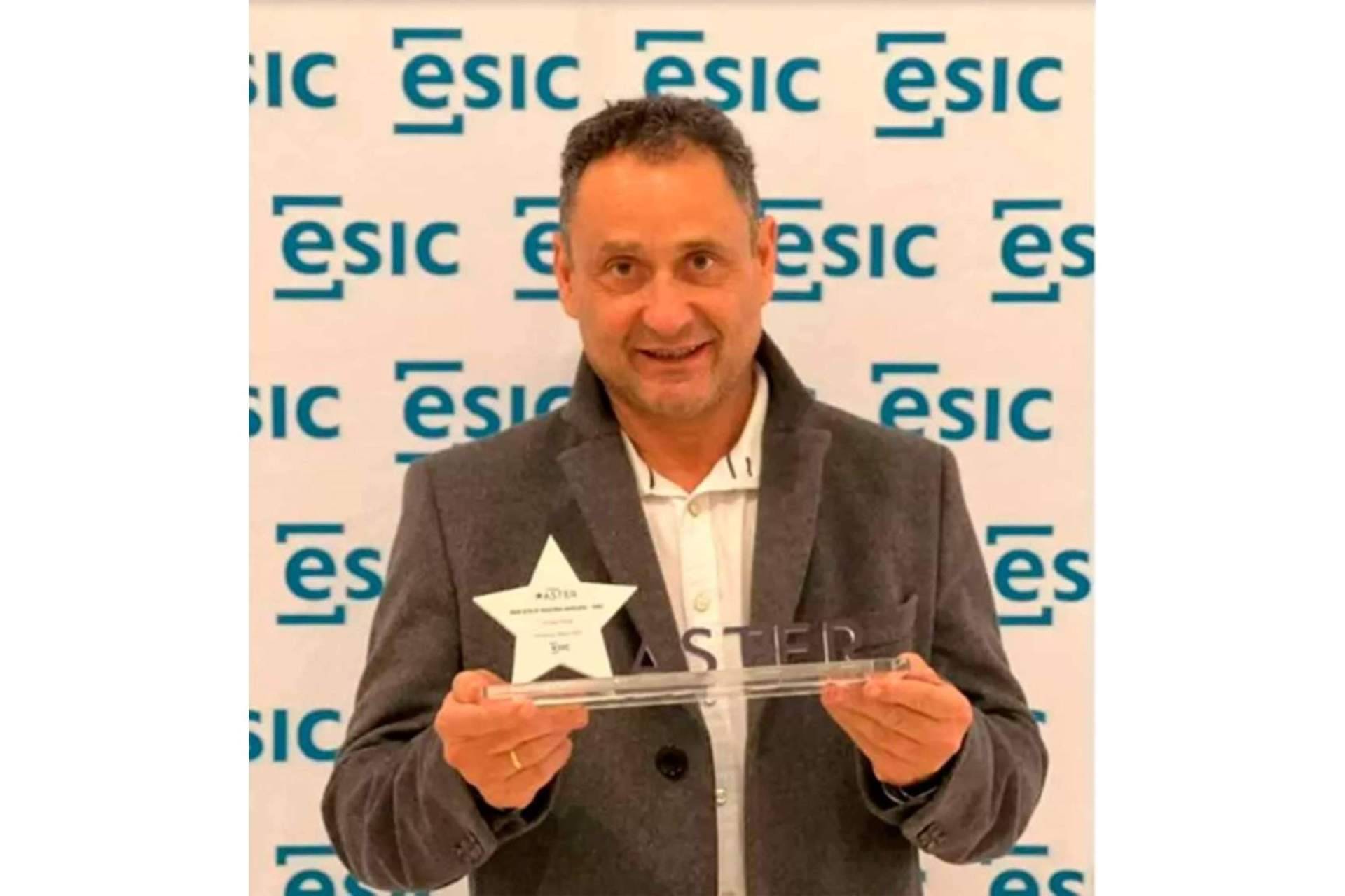 La exitosa trayectoria empresarial de Enrique Tomás le otorga el galardón de los Premios Aster