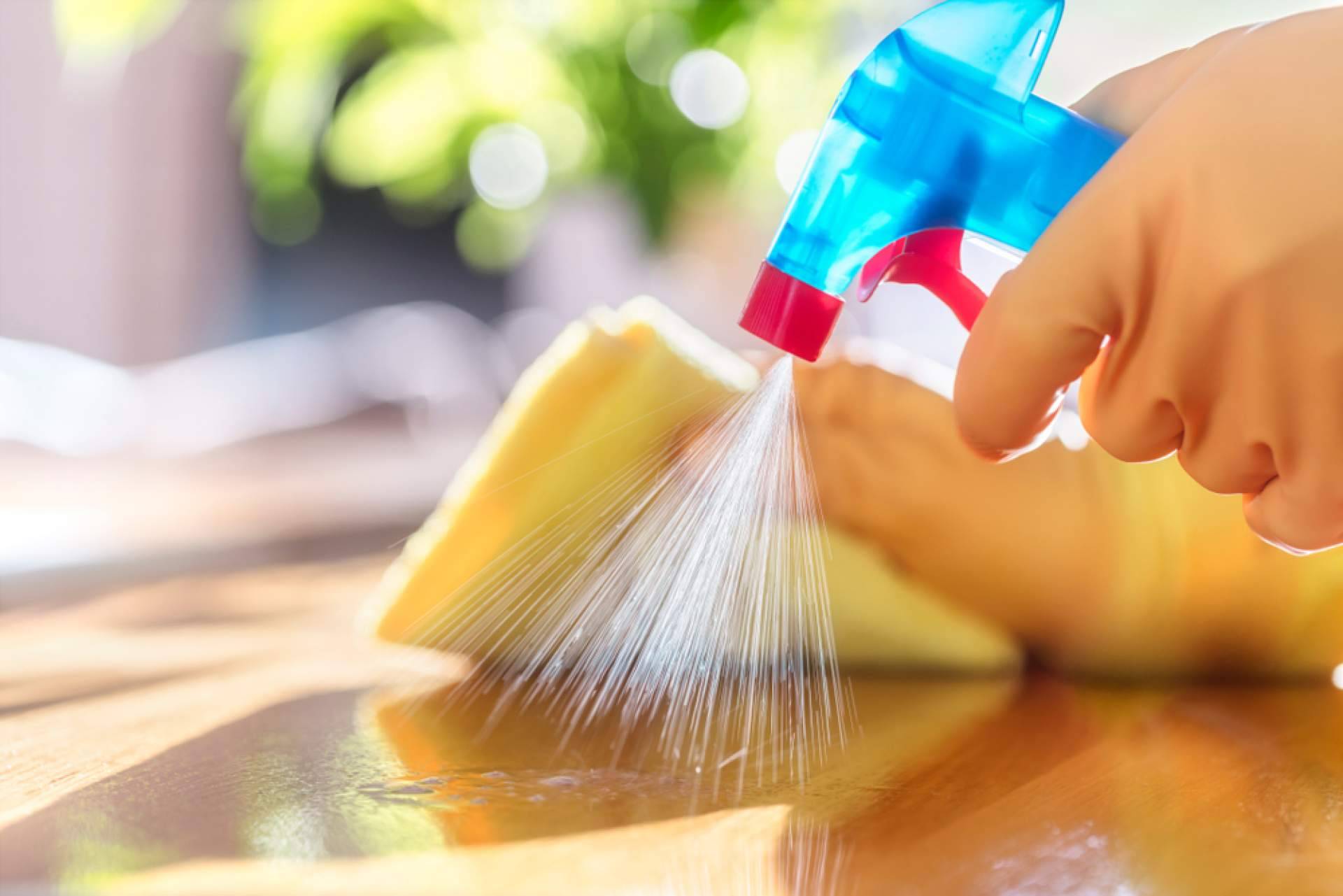 Cómo la limpieza del hogar puede beneficiar a las personas mayores