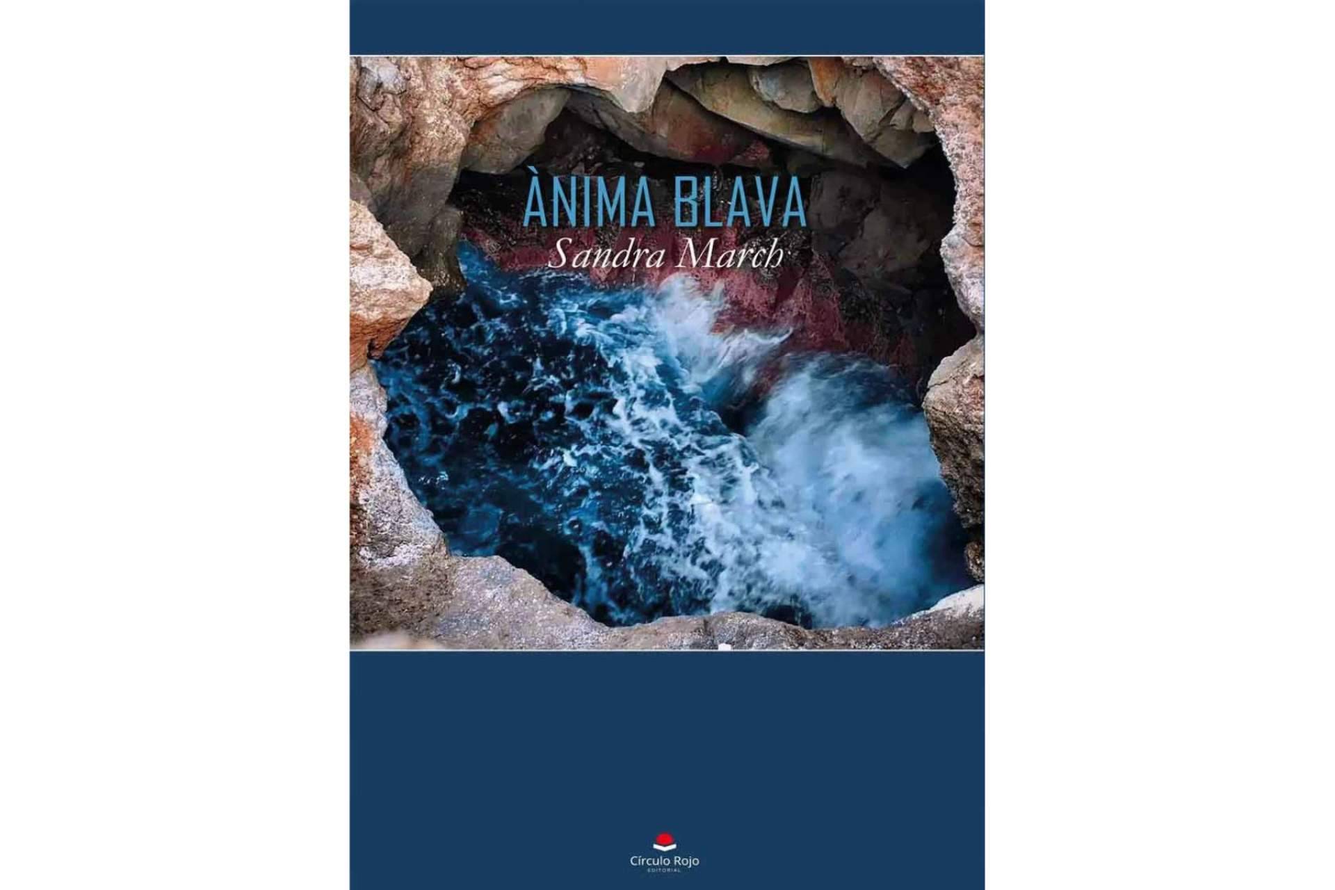 ‘Ànima Blava’, la última obra de Sandra March en la que utiliza la poesía como herramienta terapéutica para viajar desde la oscuridad más recóndita del alma hacia los primeros destellos de luz.