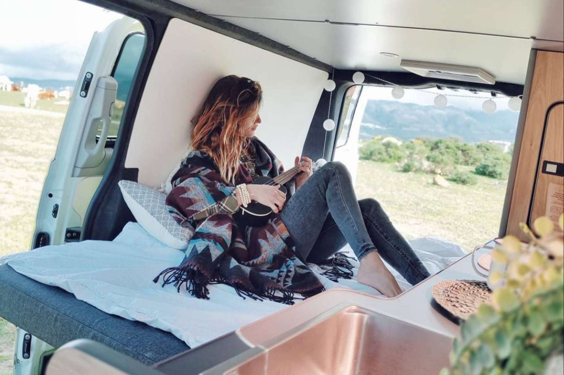 SurVan Camper planea un viaje en furgoneta camperizada por la costa de Andalucía