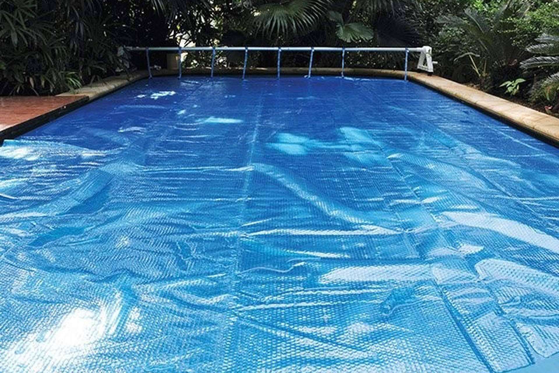 Swimhome comercializa cubiertas para piscinas, lonas y toldos de invierno