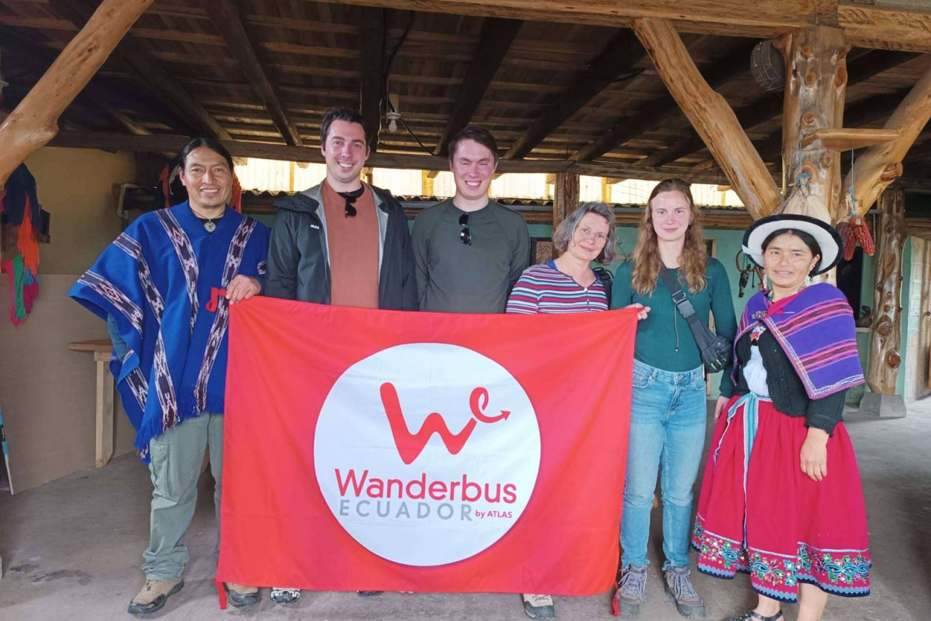 WanderBus y sus hop-on hop-off bus para recorrer Ecuador fácilmente