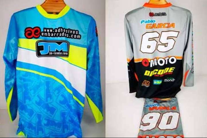 La exclusiva línea de ropa personalizada de ADHESIVOSEMBARRADOS con la que descubrir la pasión del motocross
