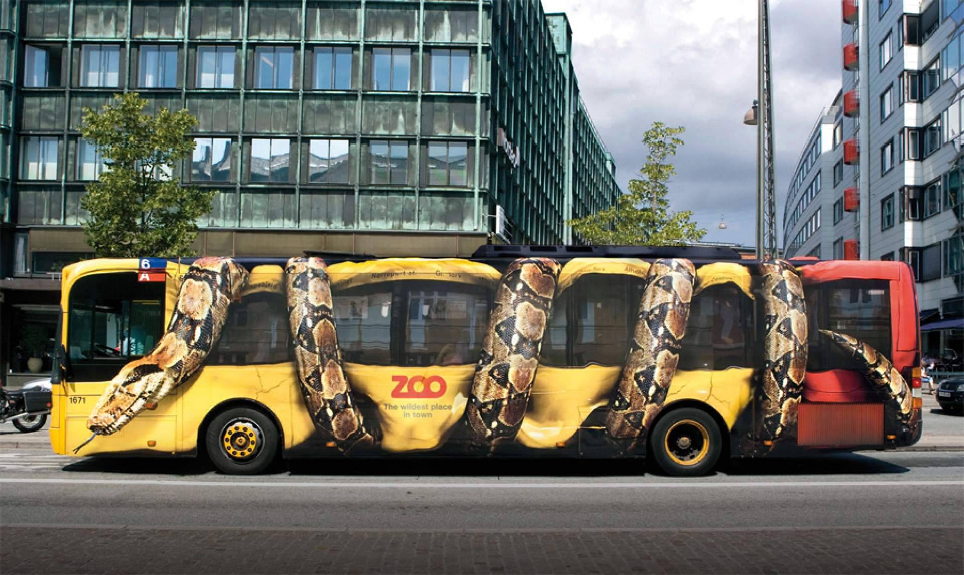 Las ventajas de la publicidad exterior con buses y vehículos promocionales