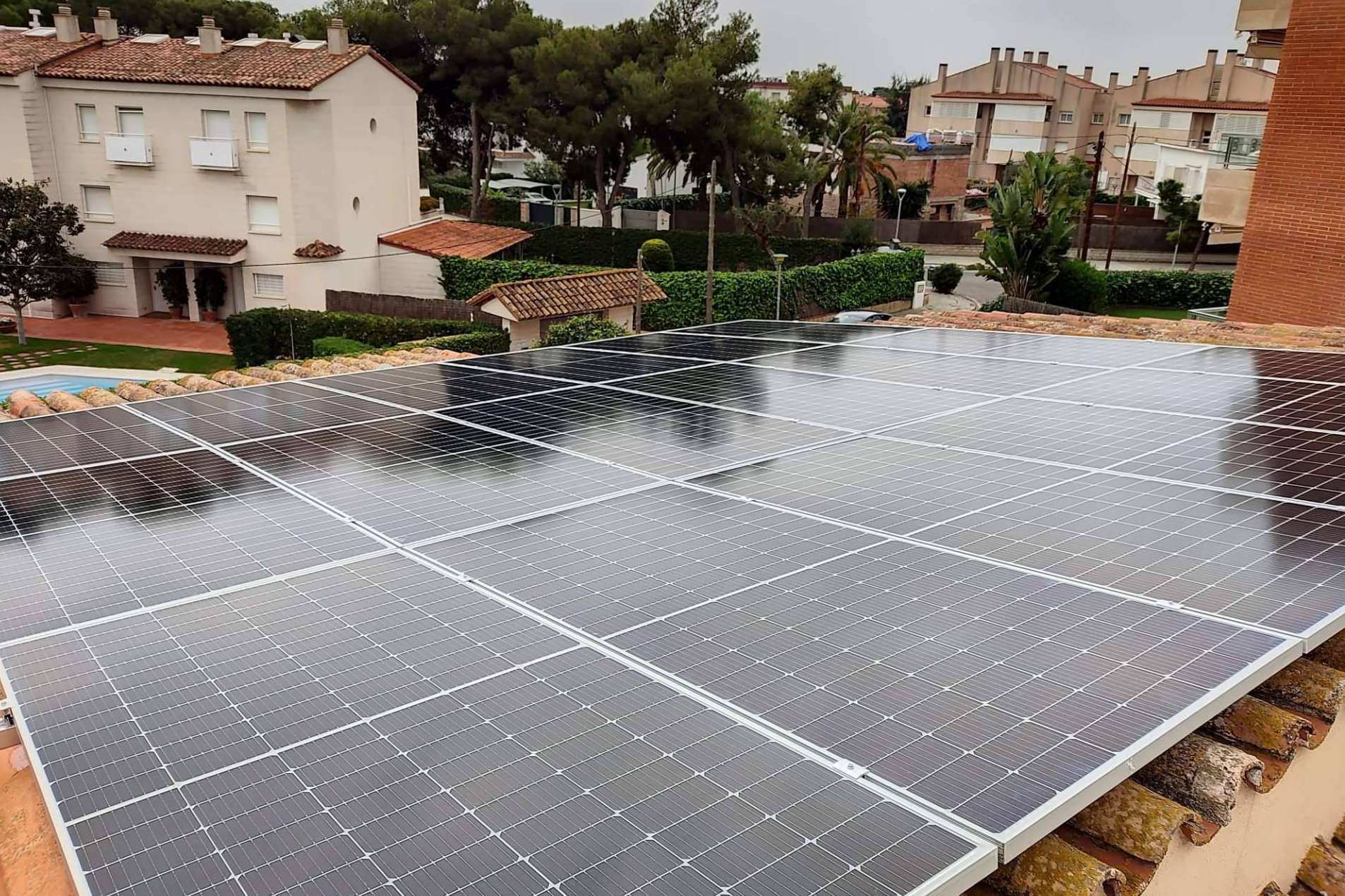 Instalar placas solares con la ayuda de subvenciones, con Kirasolar