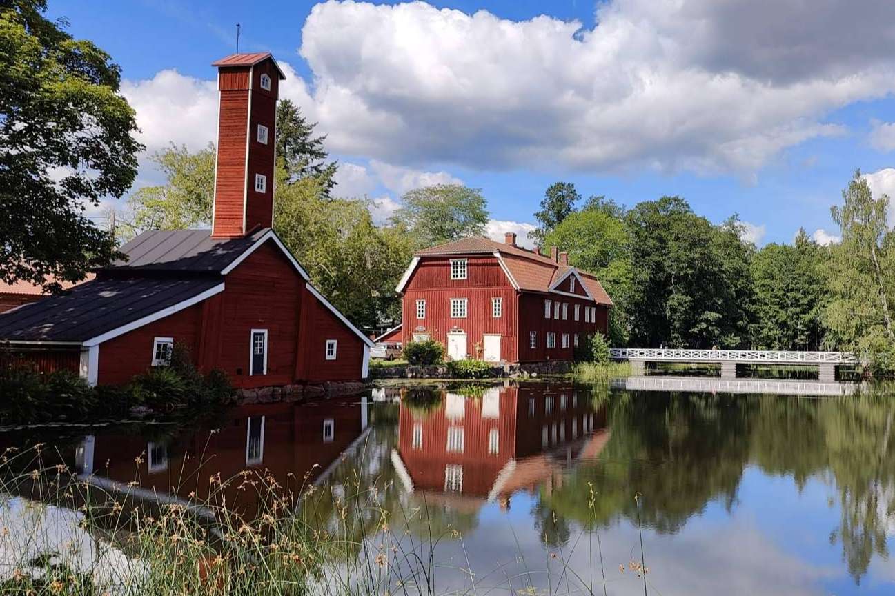 Descubrir la belleza cultural y natural de Finlandia; circuitos en español para una experiencia única