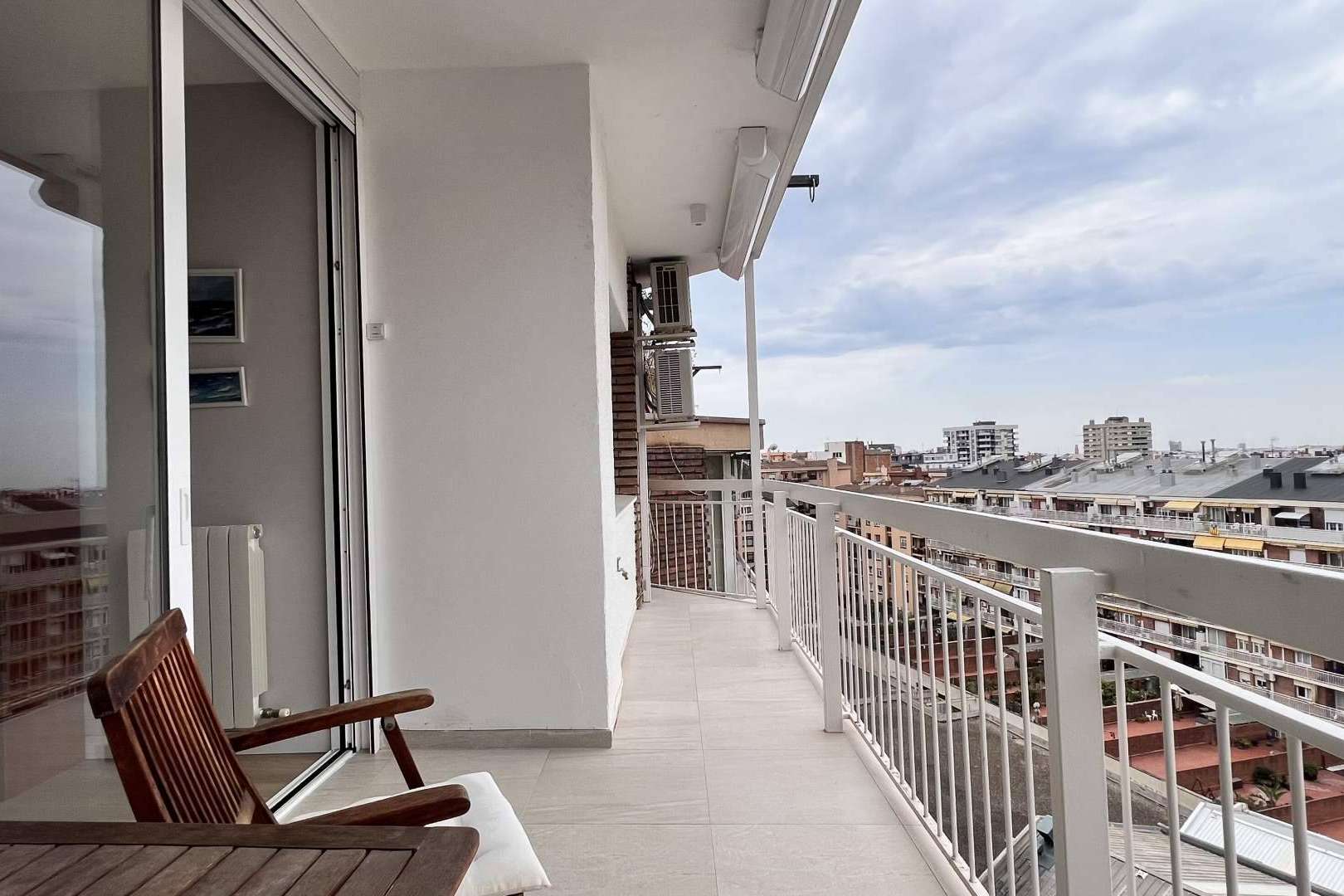 Monika Rüsch presenta su oferta de pisos en venta en Barcelona