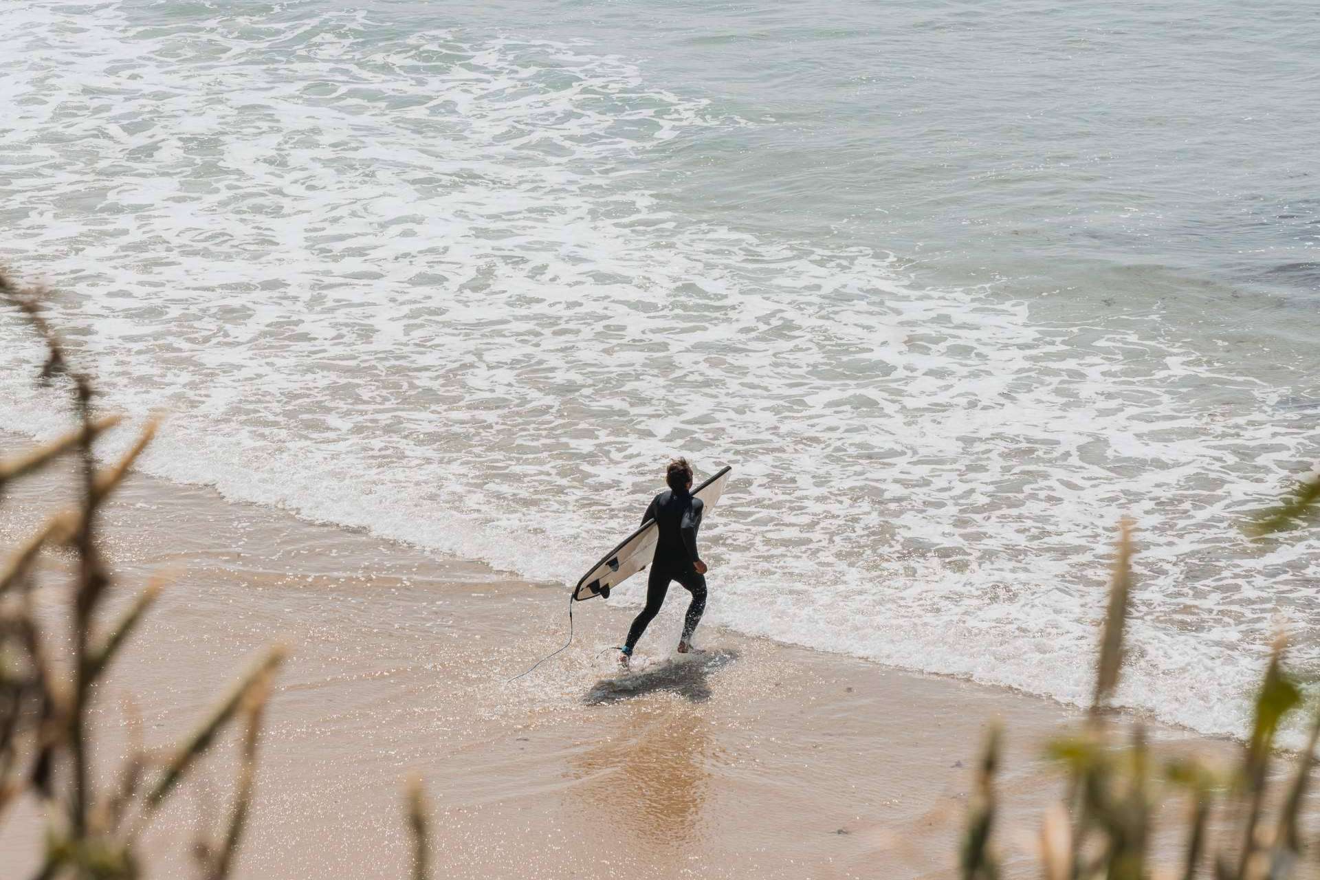 ¿Cuáles son las 5 mejores playas de España para aprender a surfear?, con Flysurf Boards