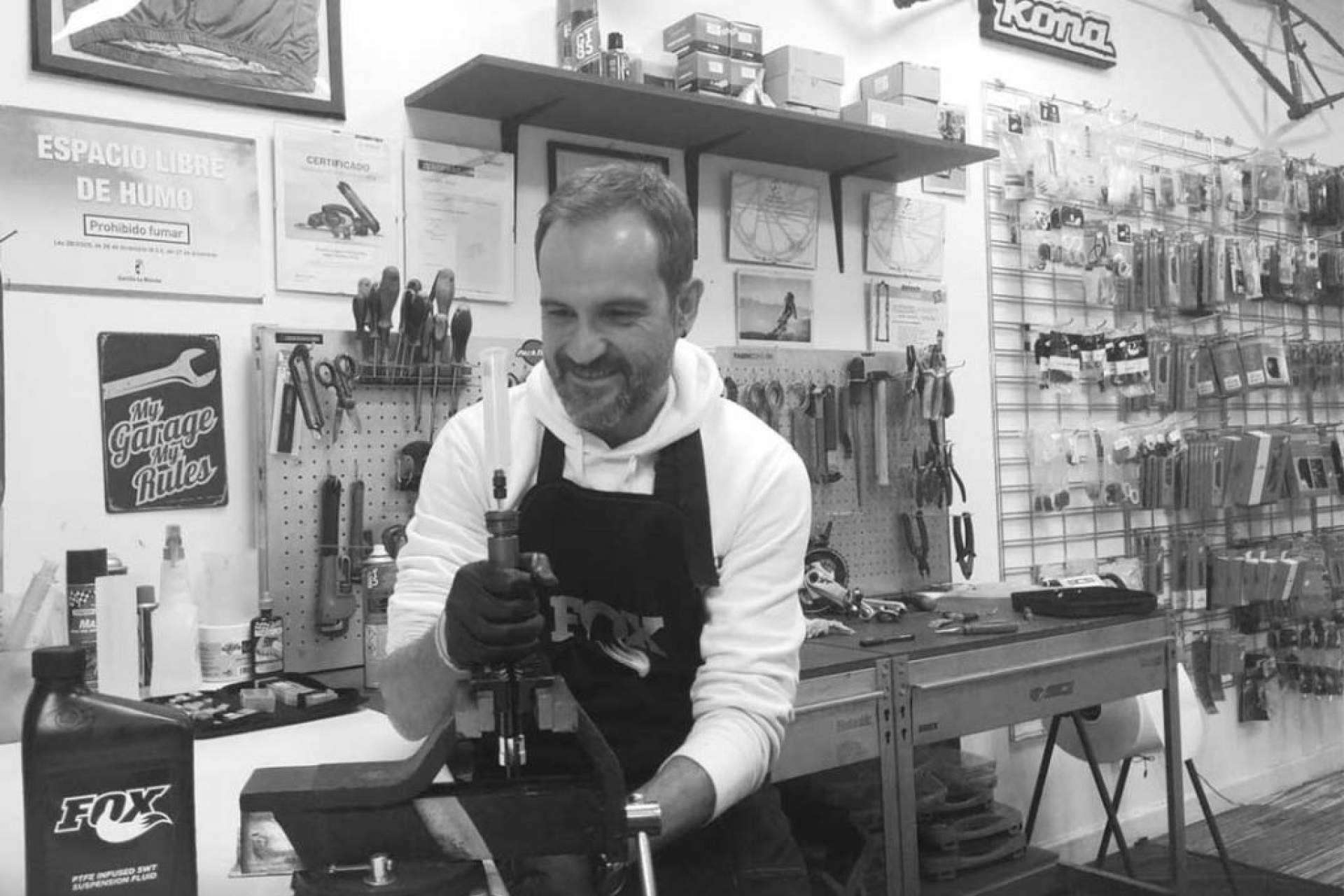 Un ejemplo de la evolución del sector ciclista experto en mantenimiento y reparación de suspensiones es Doctor Bike