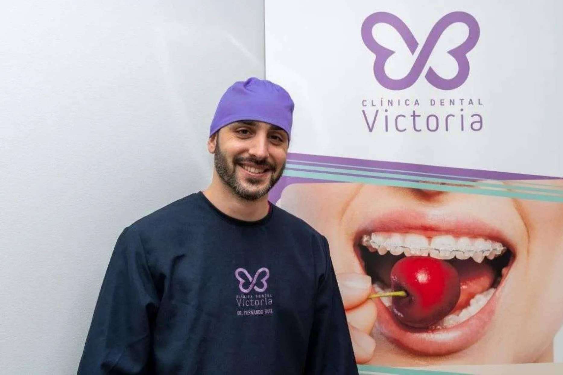 Su extenso catálogo de tratamientos y popularidad hacen destacar a la Clínica Dental Victoria