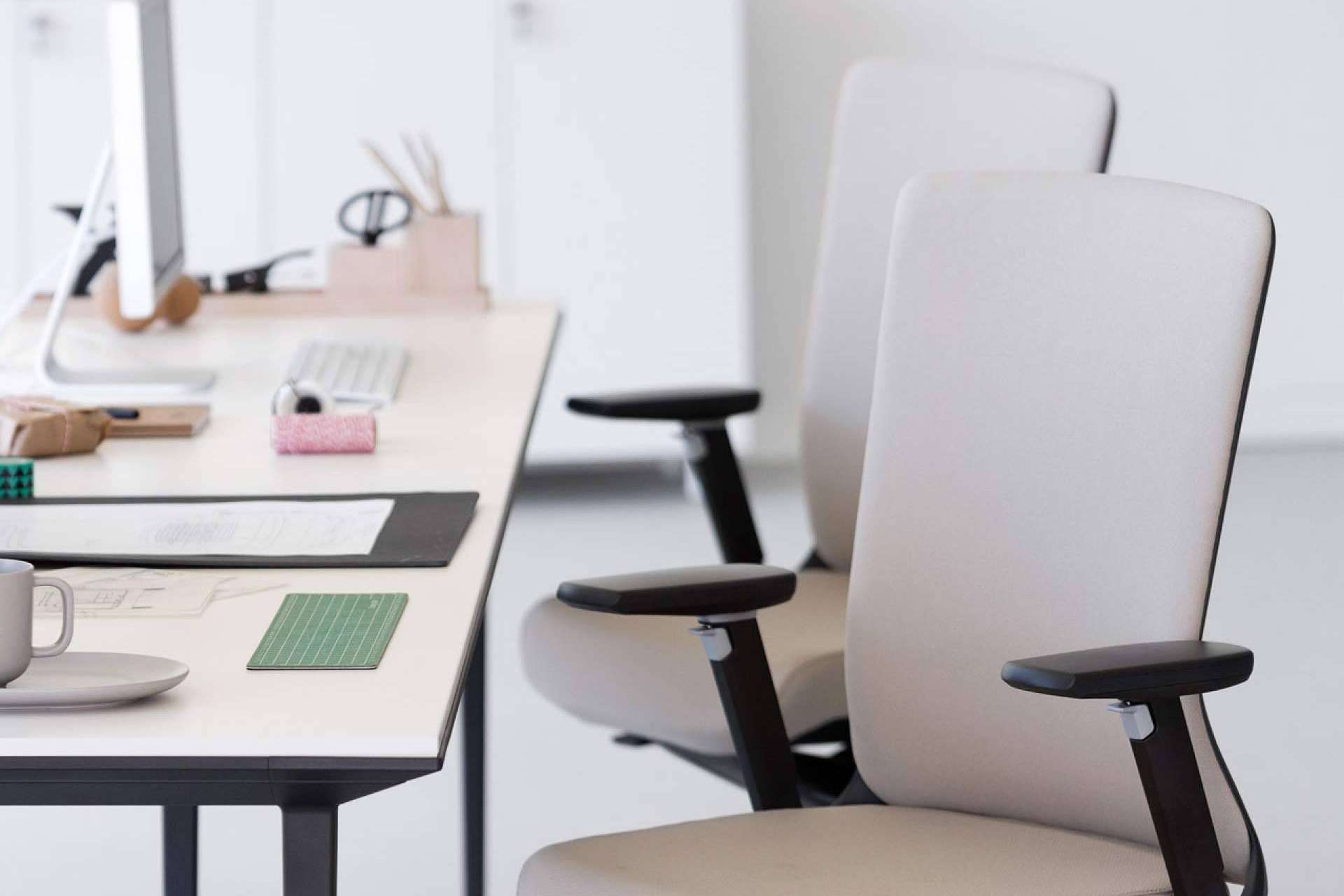 Equone facilita la creación de espacios de productividad mediante mobiliario de oficina ergonómico