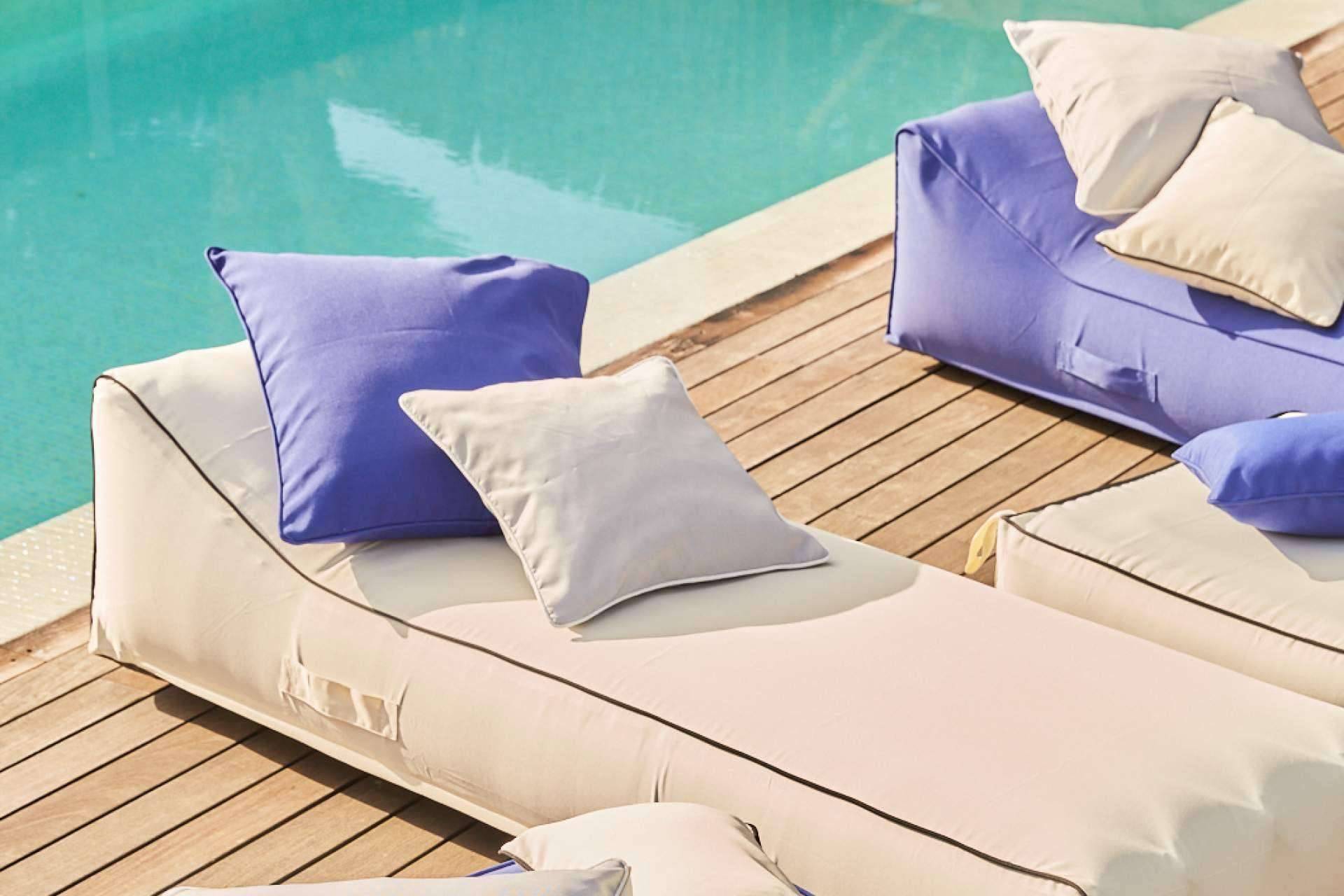 Comprar mobiliario de exterior hinchable de estilo mediterráneo disponible en Calma House