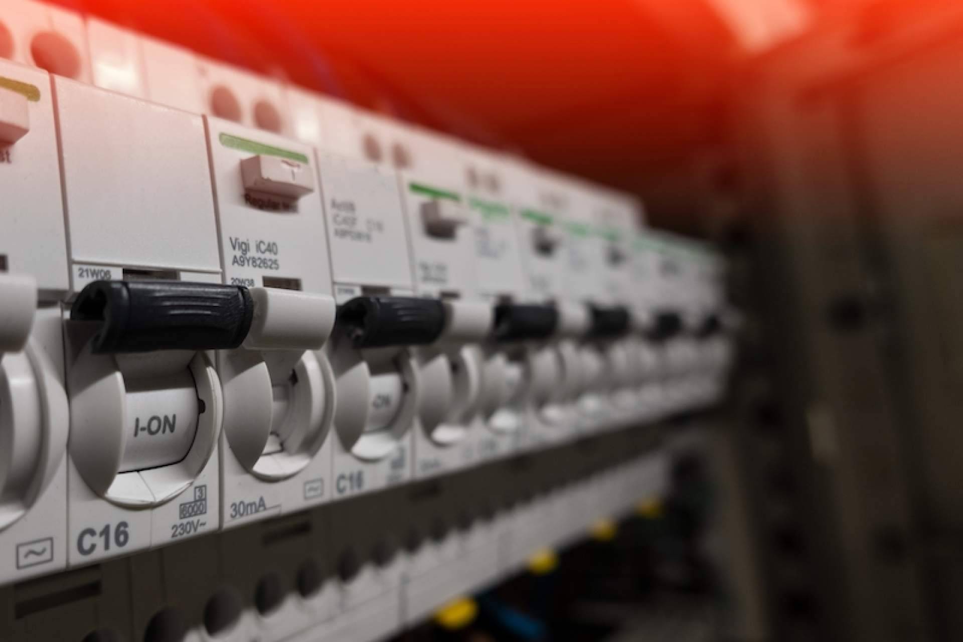 Adquirir interruptores magnetotérmicos estrechos IDPN en Cadenza Electric