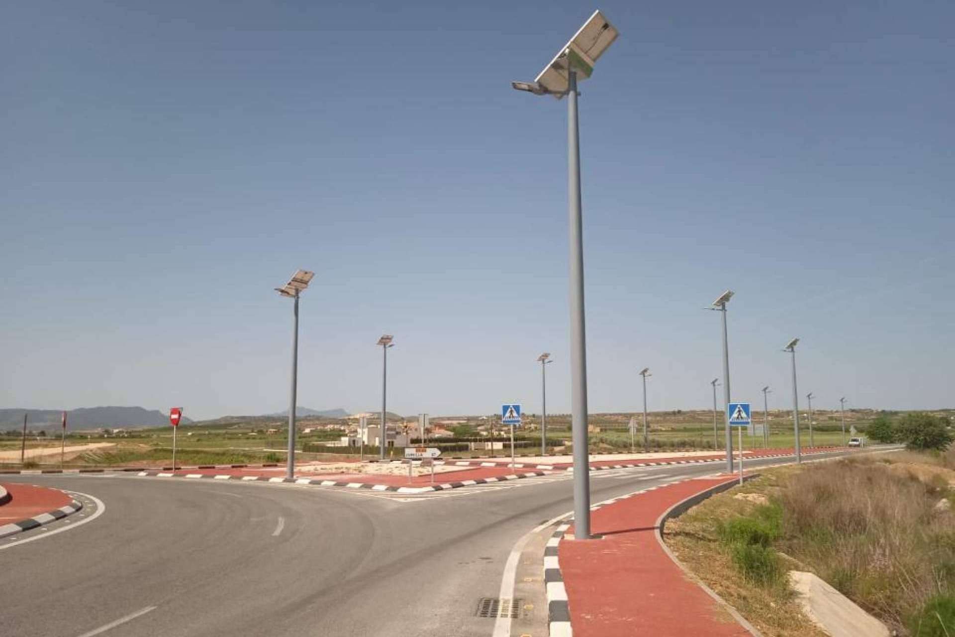 ¿Por qué las farolas solares están ganando presencia en ciudades como Madrid?