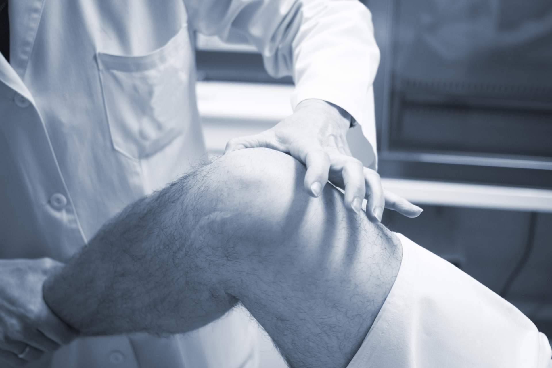 Dr. Miguel Romero lleva a cabo el tratamiento de la rotura del cuerno posterior del menisco interno