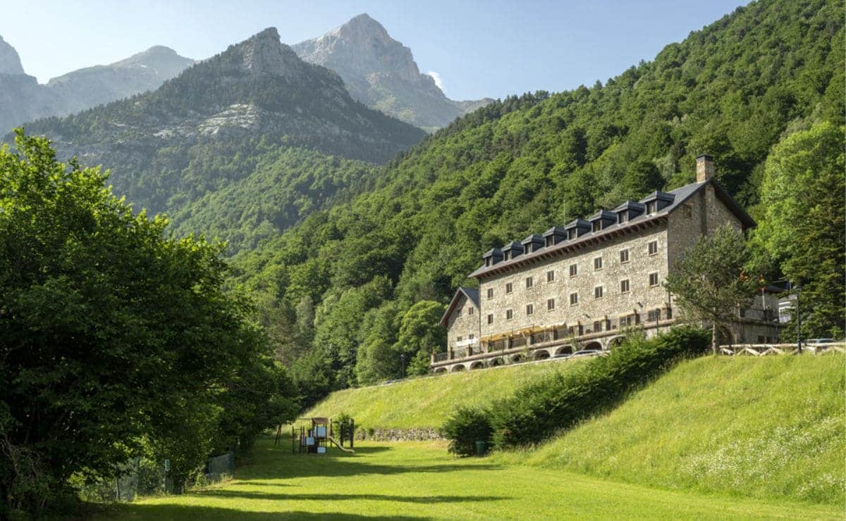Los impresionantes Paradores Nacionales dentro de parques naturales