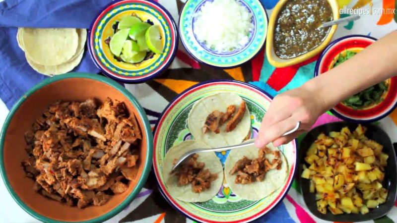 Tacos al pastor con piña y queso, típicos de la cocina Mexicana 4 Merca2.es maxresdefault 5 3 Merca2.es