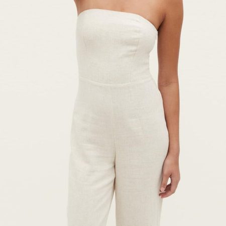 Hazte con este elegante mono de lino ultra minimal en Stradivarius y triunfa este verano 1 Merca2.es mono largo bandeau lino stradivarius elle 1 6489cd2720255 Merca2.es