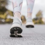 Caminar para mantener la salud: la ciencia desmiente el mito de los 10.000 pasos al día