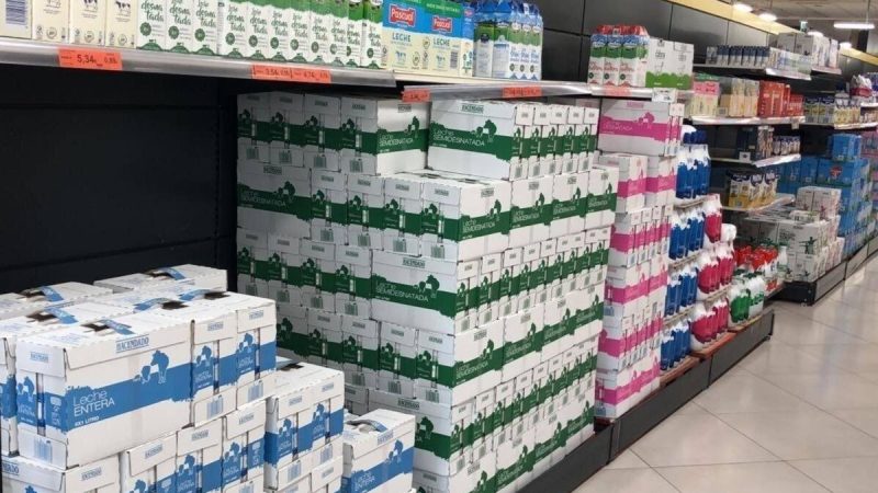 Un supermercado del aeropuerto de Barajas en una parcela vacía adyacente