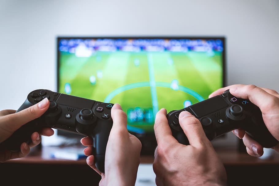 La nueva promoción de Uber Eats que incita a una vida de sofá y videojuego
