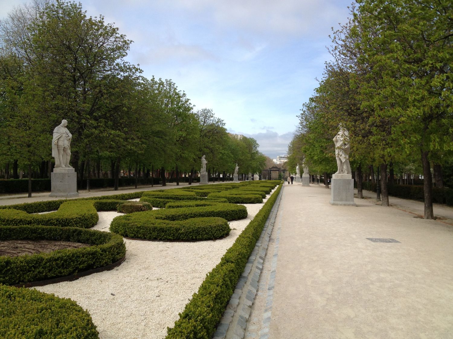 ¡Explorando El Paseo de las Estatuas de mármol!