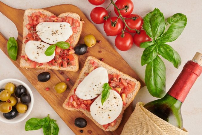 La sencilla receta de ensalada Caprese de Karlos Arguiñano, con sólo 3 ingredientes 9 Merca2.es Acompañamiento para ensalada Caprese