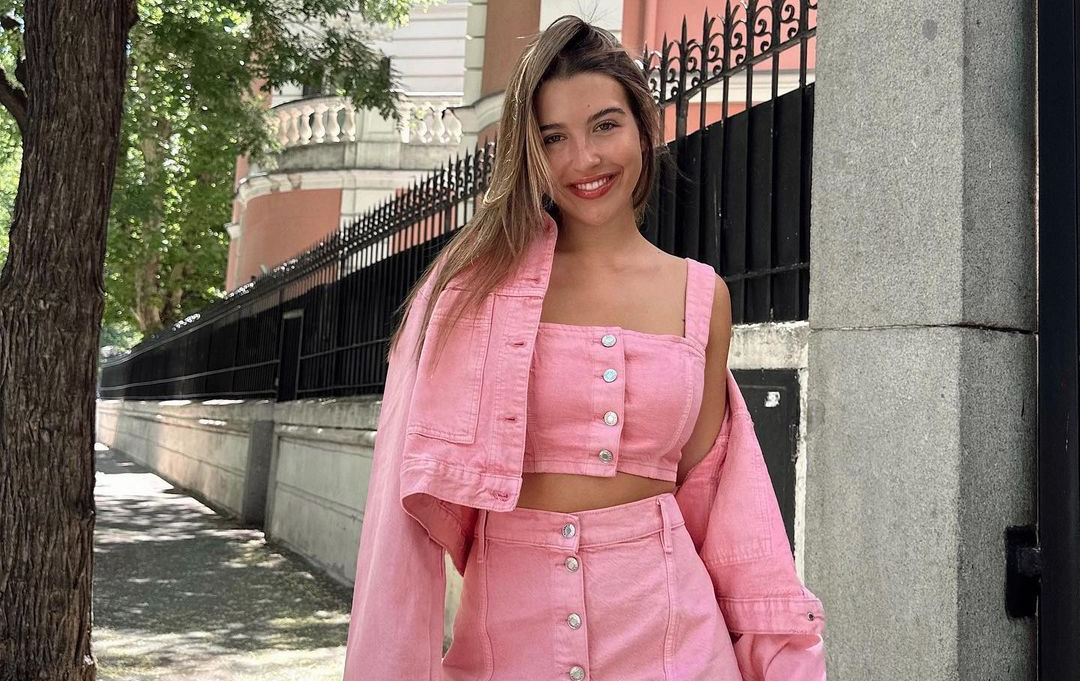Alba Díaz y el conjunto vaquero de Mango inspirado en Barbie