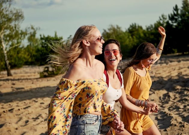 Amigas en una playa
