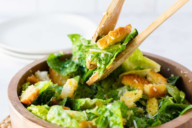 Cómo hacer ensalada César.